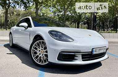Лифтбек Porsche Panamera 2020 в 
