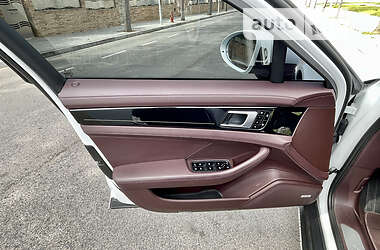 Лифтбек Porsche Panamera 2020 в 
