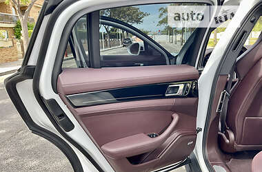 Лифтбек Porsche Panamera 2020 в 