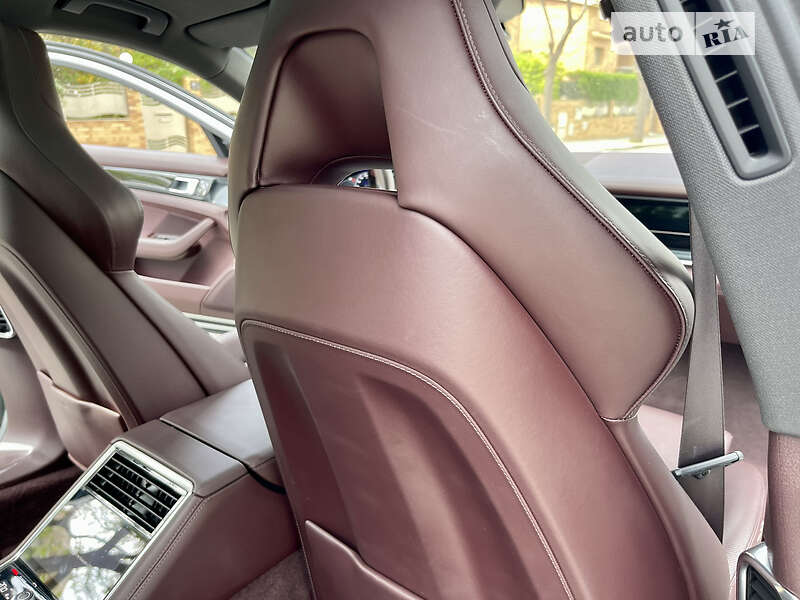 Лифтбек Porsche Panamera 2020 в Киеве