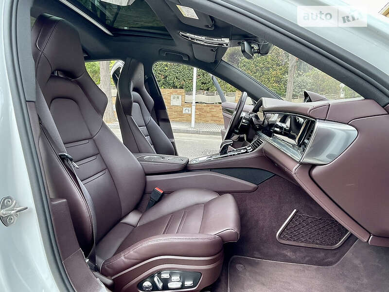 Лифтбек Porsche Panamera 2020 в Киеве