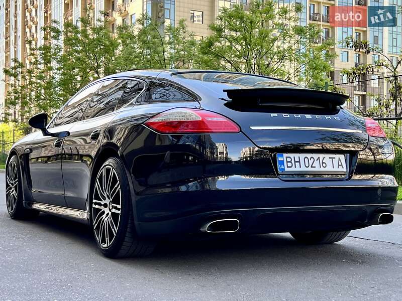 Седан Porsche Panamera 2012 в Одессе