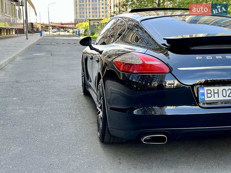 Седан Porsche Panamera 2012 в Одессе