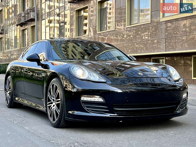 Седан Porsche Panamera 2012 в Одессе