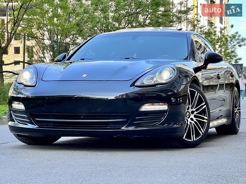 Седан Porsche Panamera 2012 в Одессе
