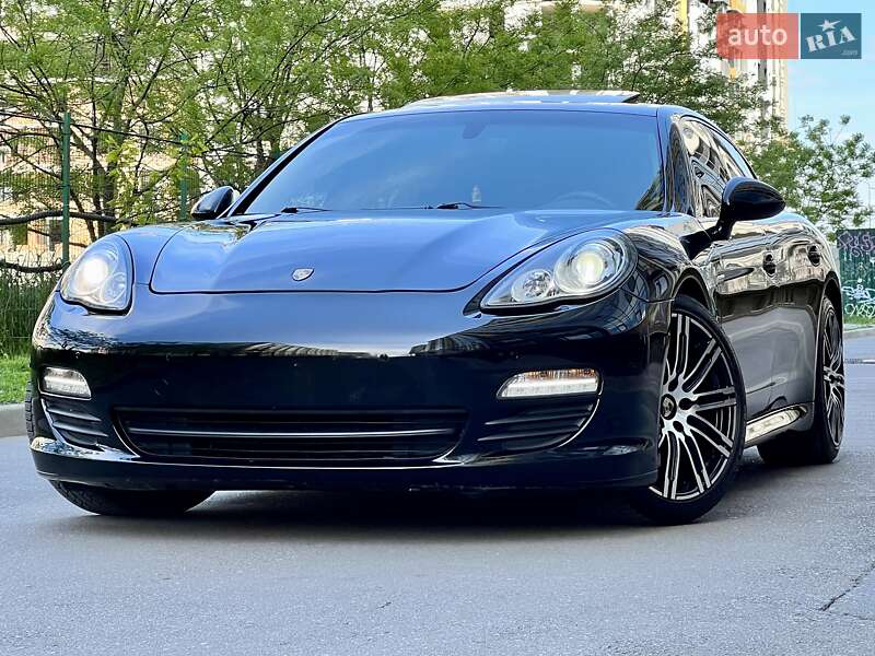 Седан Porsche Panamera 2012 в Одессе
