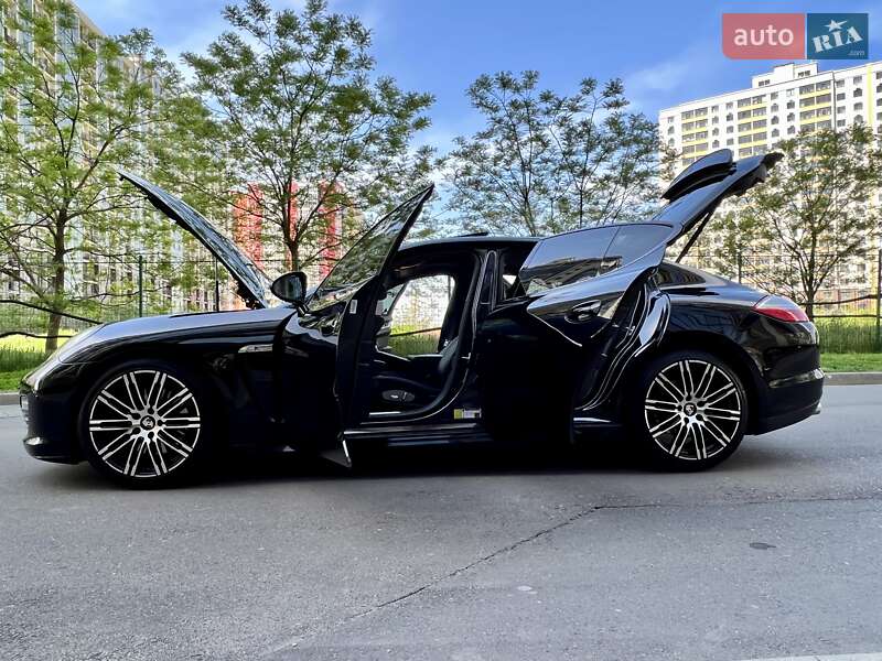 Седан Porsche Panamera 2012 в Одессе