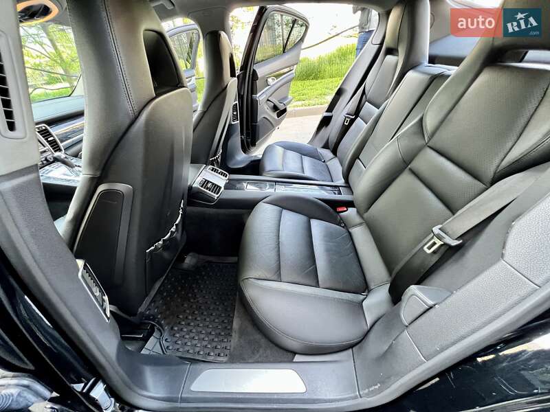 Седан Porsche Panamera 2012 в Одессе