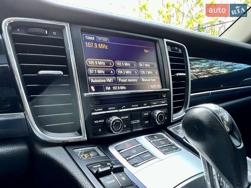Седан Porsche Panamera 2012 в Одессе