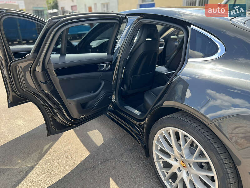 Фастбэк Porsche Panamera 2017 в Житомире