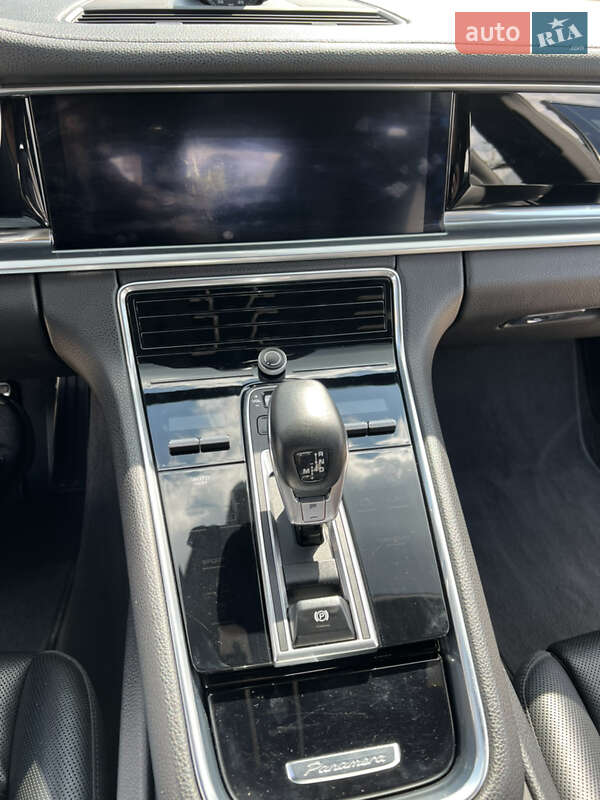 Фастбэк Porsche Panamera 2017 в Житомире
