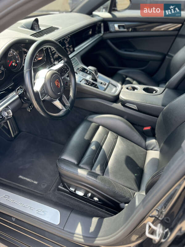 Фастбэк Porsche Panamera 2017 в Житомире