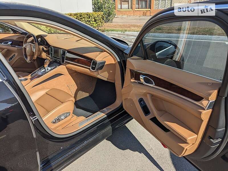 Фастбэк Porsche Panamera 2011 в Киеве
