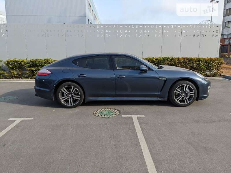 Фастбек Porsche Panamera 2010 в Києві