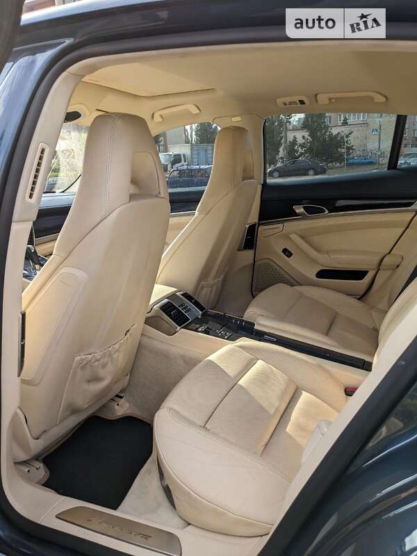 Фастбек Porsche Panamera 2010 в Києві