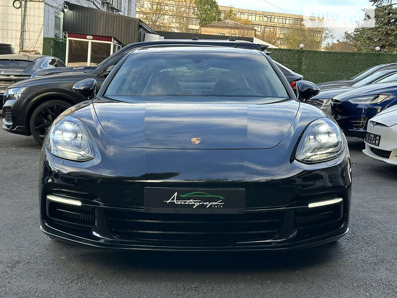 Фастбэк Porsche Panamera 2018 в Киеве