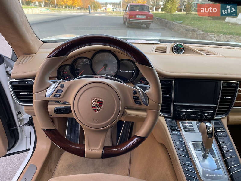 Фастбэк Porsche Panamera 2013 в Новоднестровске