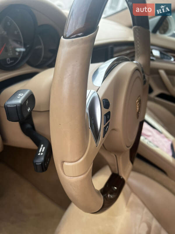 Фастбэк Porsche Panamera 2013 в Новоднестровске