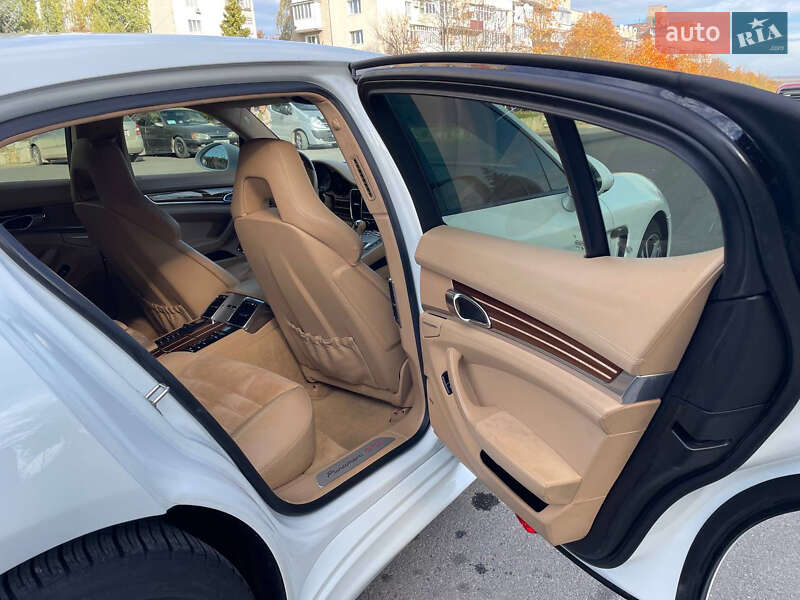Фастбэк Porsche Panamera 2013 в Новоднестровске
