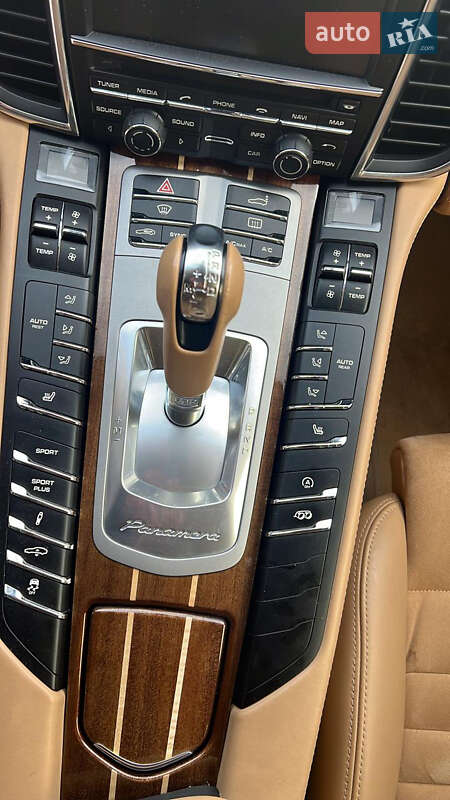 Фастбэк Porsche Panamera 2013 в Новоднестровске