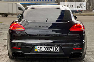 Фастбэк Porsche Panamera 2013 в 