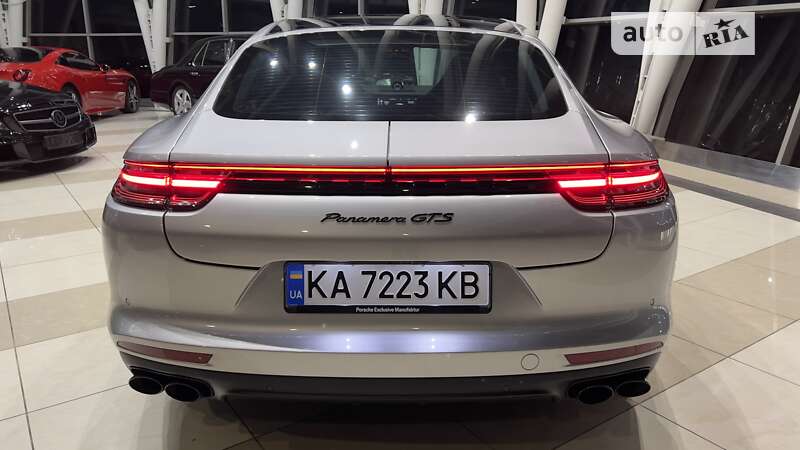 Фастбэк Porsche Panamera 2019 в Киеве