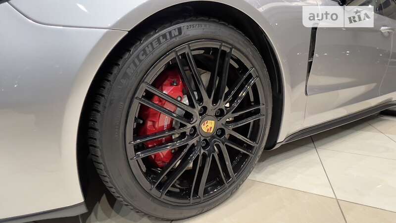 Фастбэк Porsche Panamera 2019 в Киеве