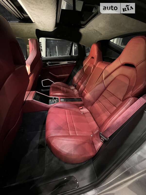 Фастбэк Porsche Panamera 2019 в Киеве