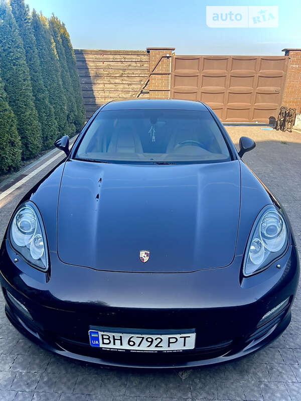 Фастбэк Porsche Panamera 2012 в Николаеве