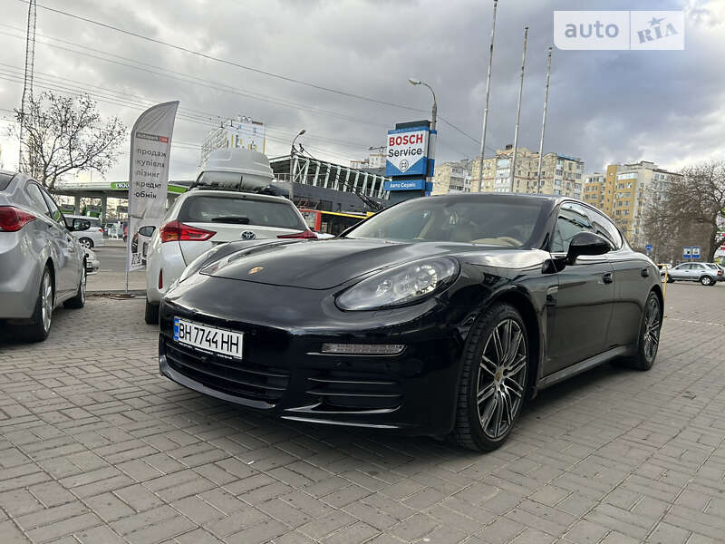 Фастбэк Porsche Panamera 2014 в Одессе