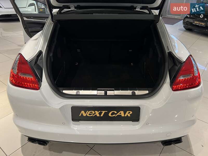 Фастбек Porsche Panamera 2012 в Києві фото 39 Фастбек Porsche Panamera 2012 в Києві