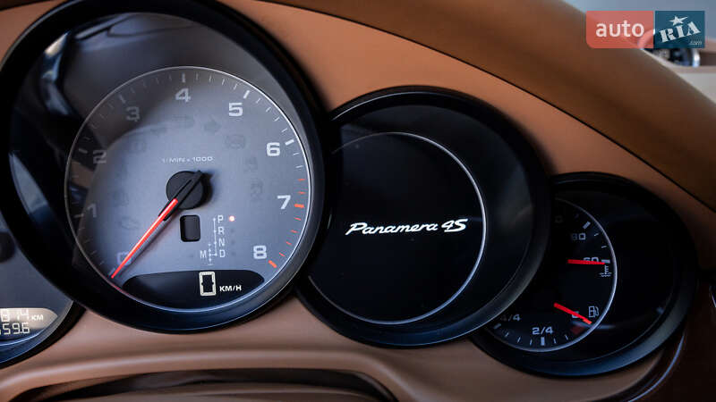 Фастбэк Porsche Panamera 2010 в Львове фото 24 Фастбэк Porsche Panamera 2010 в Львове