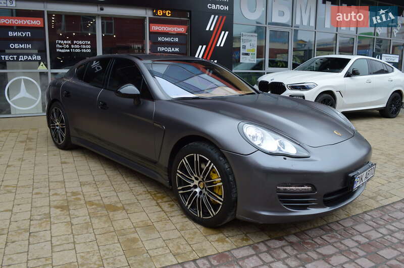 Фастбэк Porsche Panamera 2011 в Львове