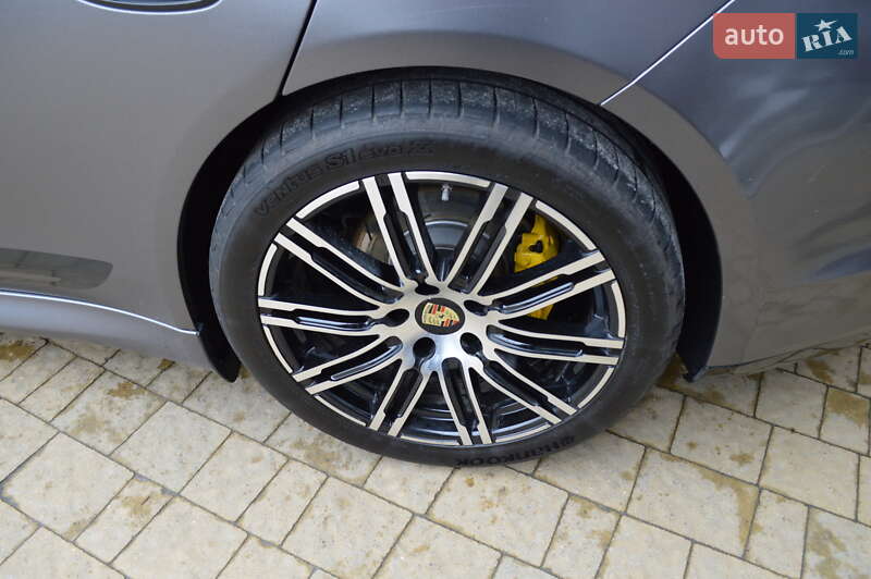 Фастбэк Porsche Panamera 2011 в Львове