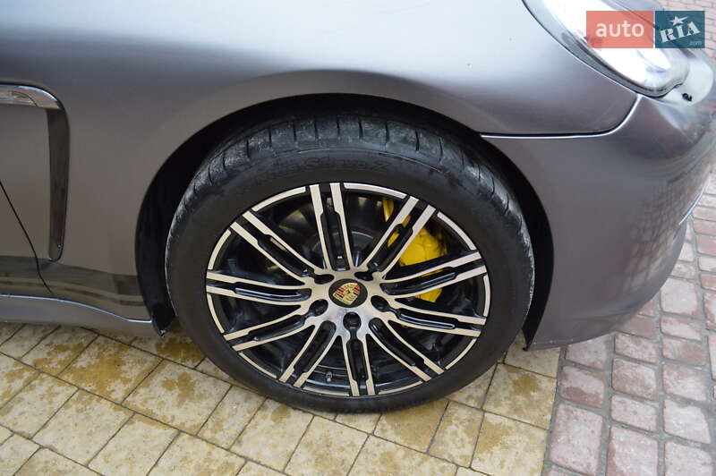 Фастбэк Porsche Panamera 2011 в Львове