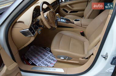 Фастбэк Porsche Panamera 2011 в 
