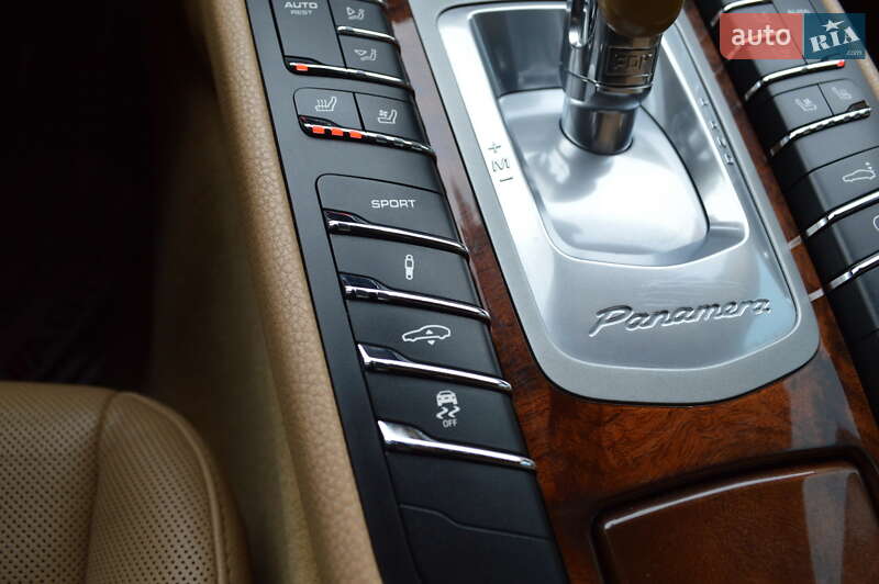 Фастбэк Porsche Panamera 2011 в Львове