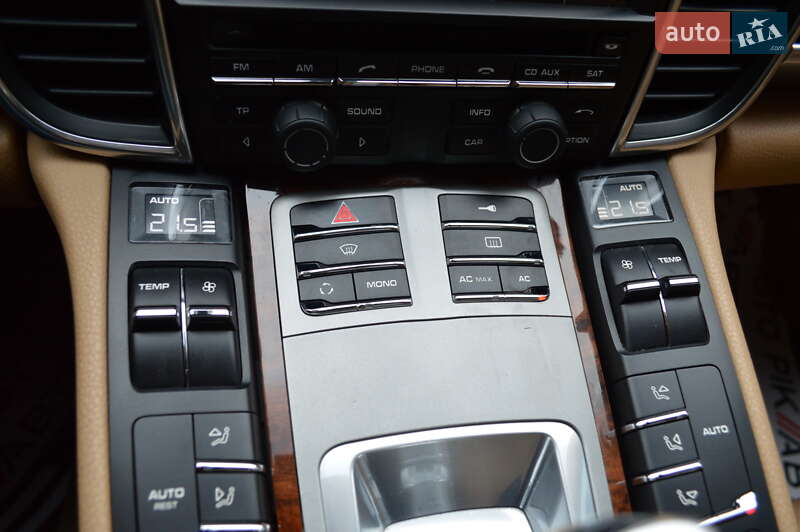 Фастбэк Porsche Panamera 2011 в Львове