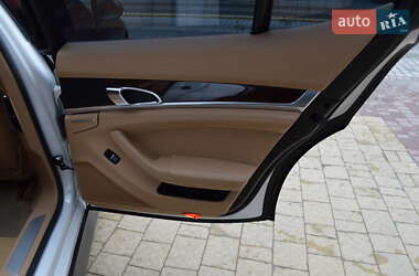 Фастбэк Porsche Panamera 2011 в 