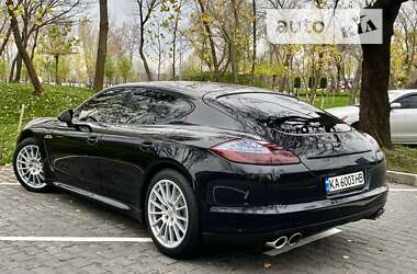 Фастбэк Porsche Panamera 2011 в Киеве