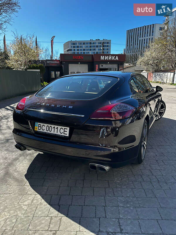 Фастбэк Porsche Panamera 2012 в Львове