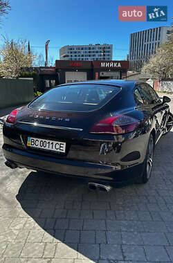 Фастбэк Porsche Panamera 2012 в 