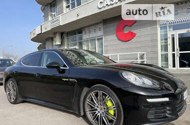 Фастбэк Porsche Panamera 2013 в Киеве