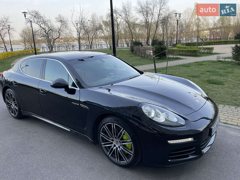 Фастбэк Porsche Panamera 2013 в Киеве