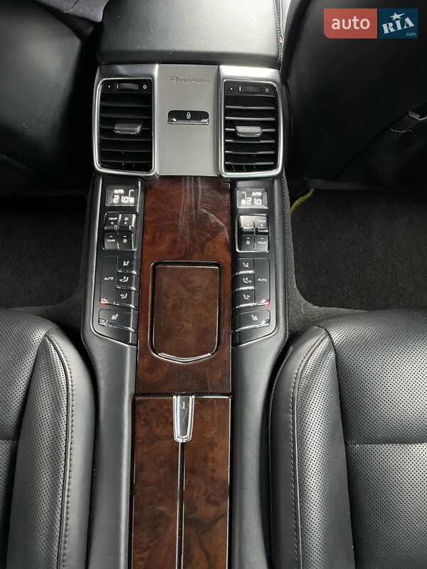 Фастбэк Porsche Panamera 2013 в Киеве
