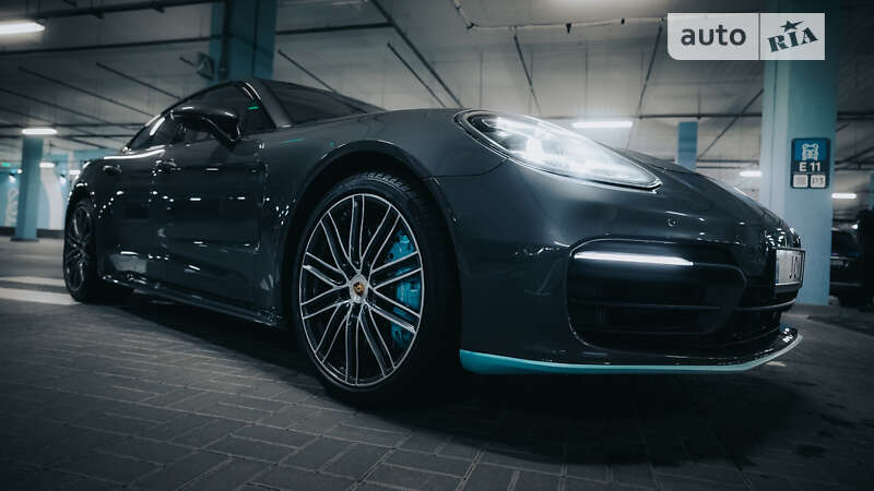 Фастбек Porsche Panamera 2016 в Києві