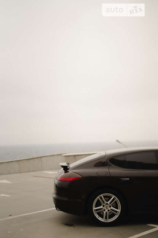 Фастбэк Porsche Panamera 2012 в Николаеве