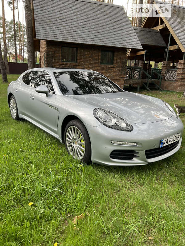 Фастбек Porsche Panamera 2015 в Василькові