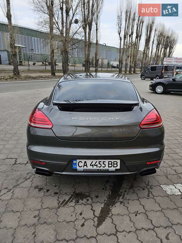 Фастбек Porsche Panamera 2013 в Черкасах