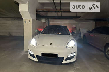 Фастбэк Porsche Panamera 2011 в Киеве